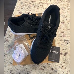Tommaso black women's cycling shoes with SPD cleats. Size 11